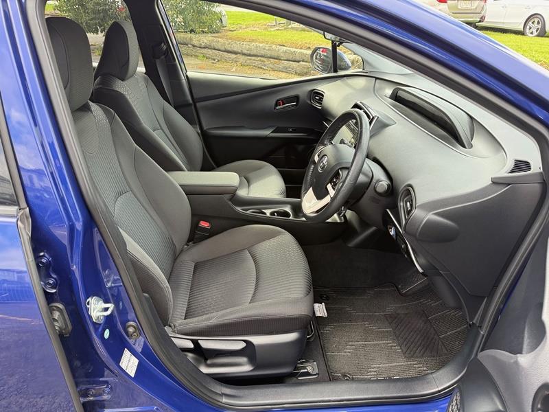 2016 Toyota Prius Carousel 2