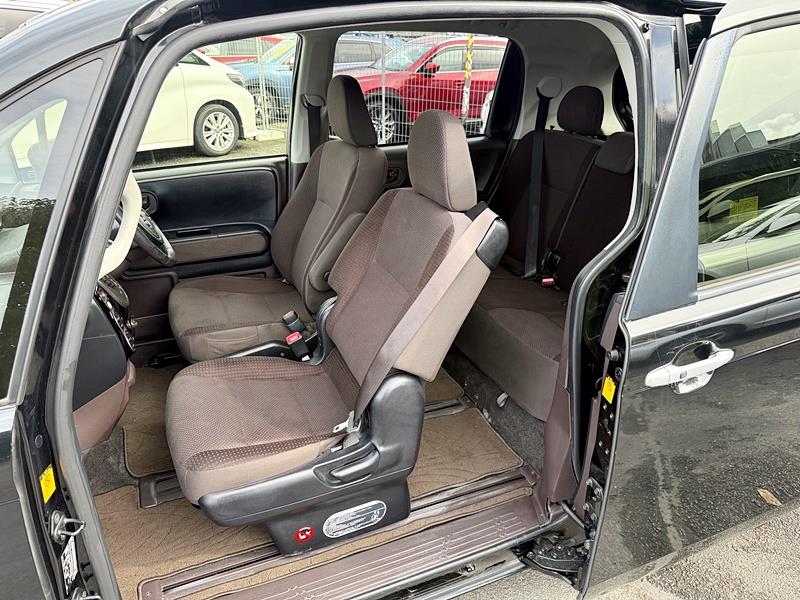 2015 Toyota Spade G Carousel 2