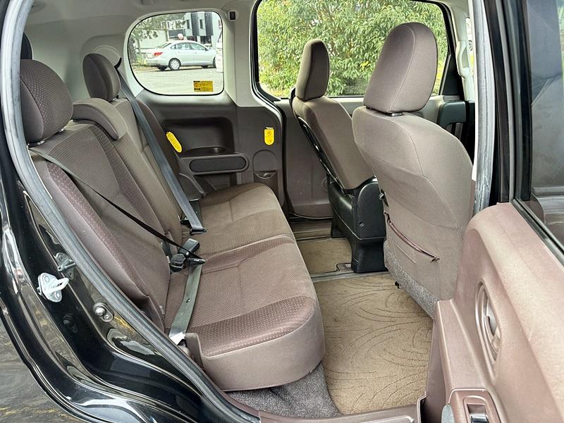 2015 Toyota Spade G Carousel 3