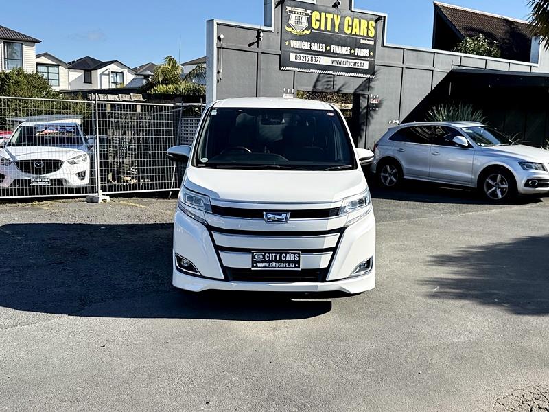 2017 Toyota Noah Hybrid Carousel 19
