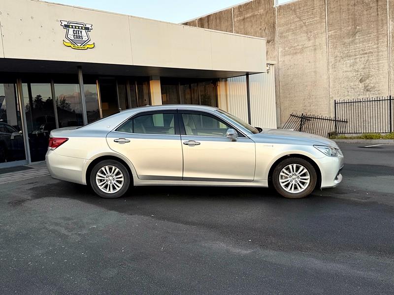 2013 Toyota Crown Royal Saloon Carousel 9