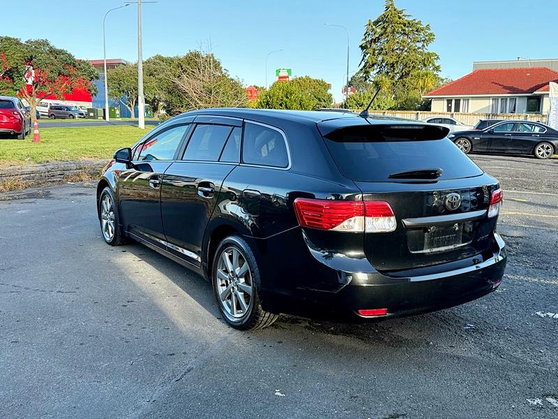 2013 Toyota Avensis Wagon Carousel 14