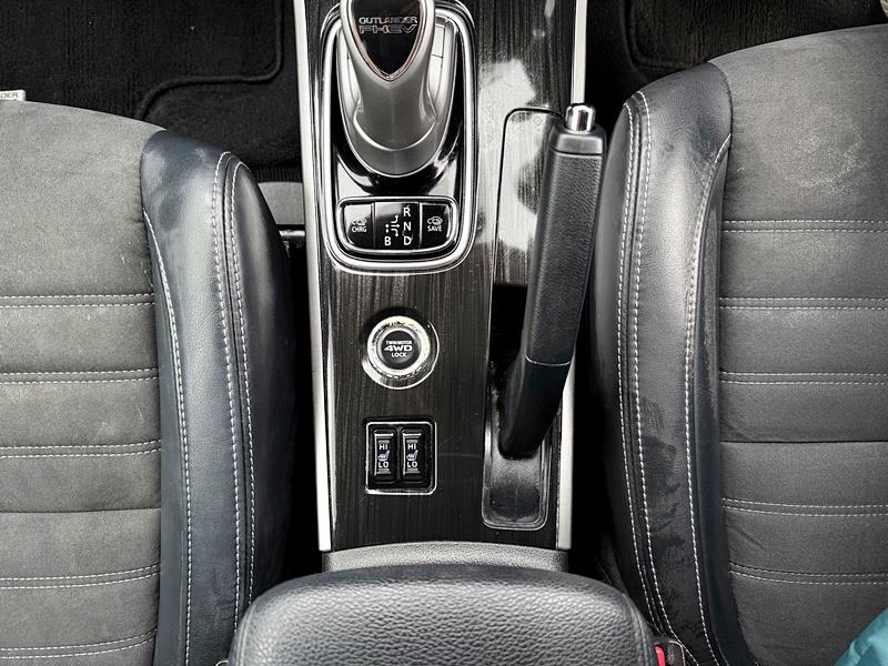 2015 Mitsubishi Outlander PHEV 4WD Carousel 7