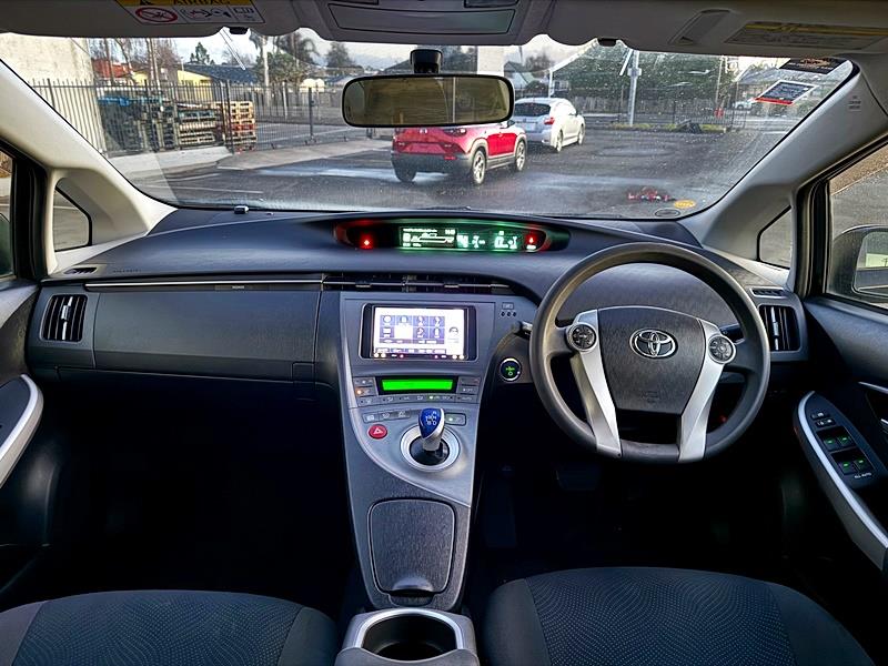 2014 Toyota Prius S Carousel 4