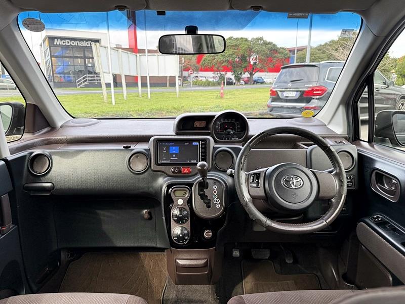 2015 Toyota Spade G Carousel 8