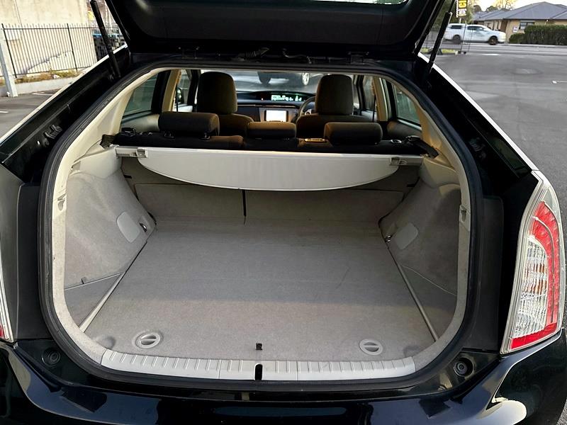 2014 Toyota Prius S Carousel 1