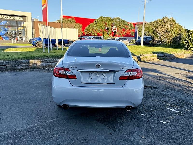 2013 Nissan Fuga 250GT Carousel 13