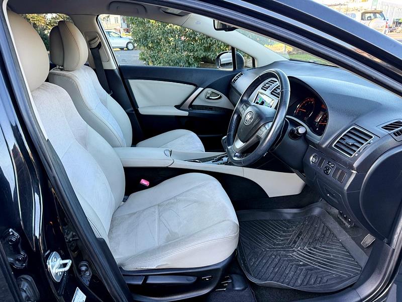 2013 Toyota Avensis Wagon Carousel 3