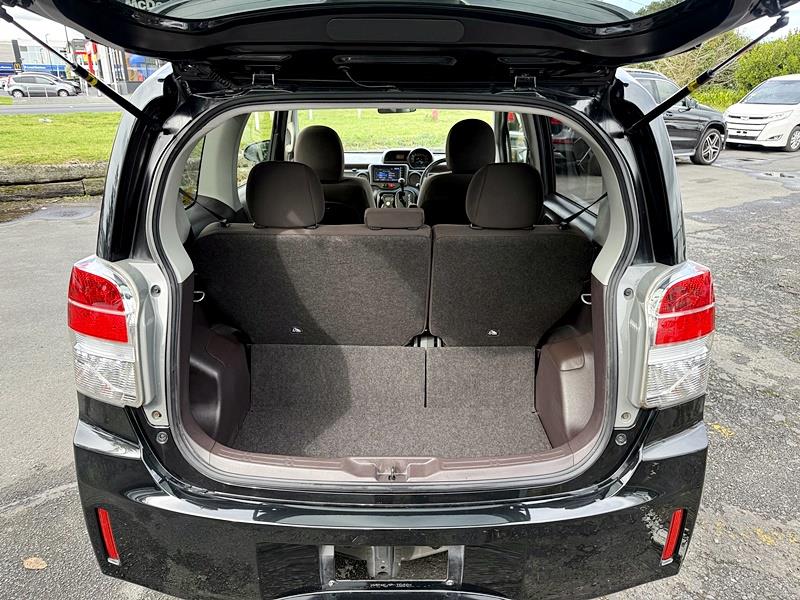 2015 Toyota Spade G Carousel 1