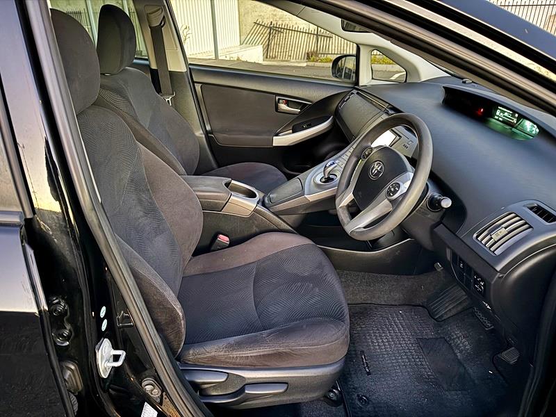 2014 Toyota Prius S Carousel 3