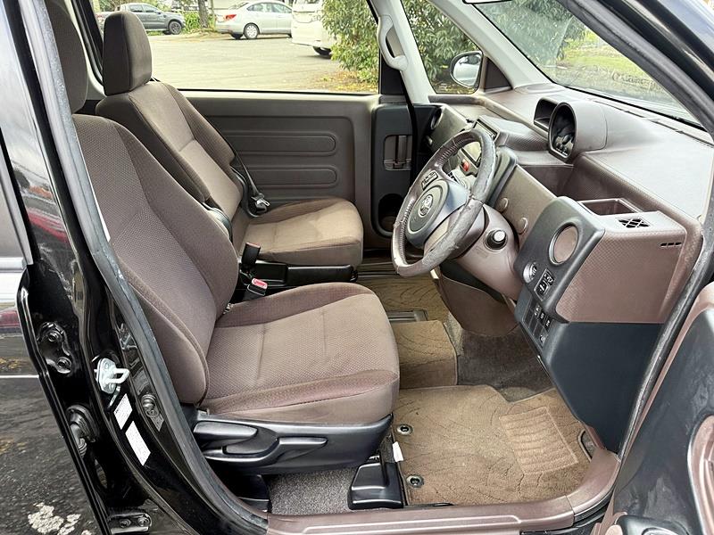 2015 Toyota Spade G Carousel 4
