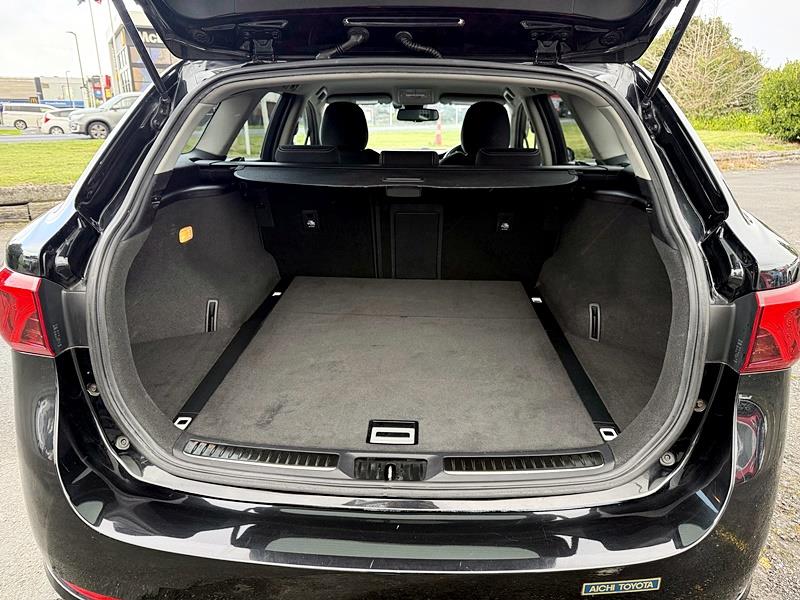 2016 Toyota Avensis Wagon Carousel 3