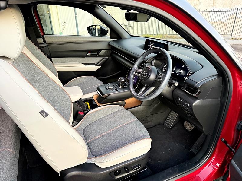 2021 Mazda MX-30 e-Skyactiv G Carousel 3