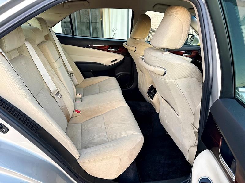 2013 Toyota Crown Royal Saloon Carousel 1