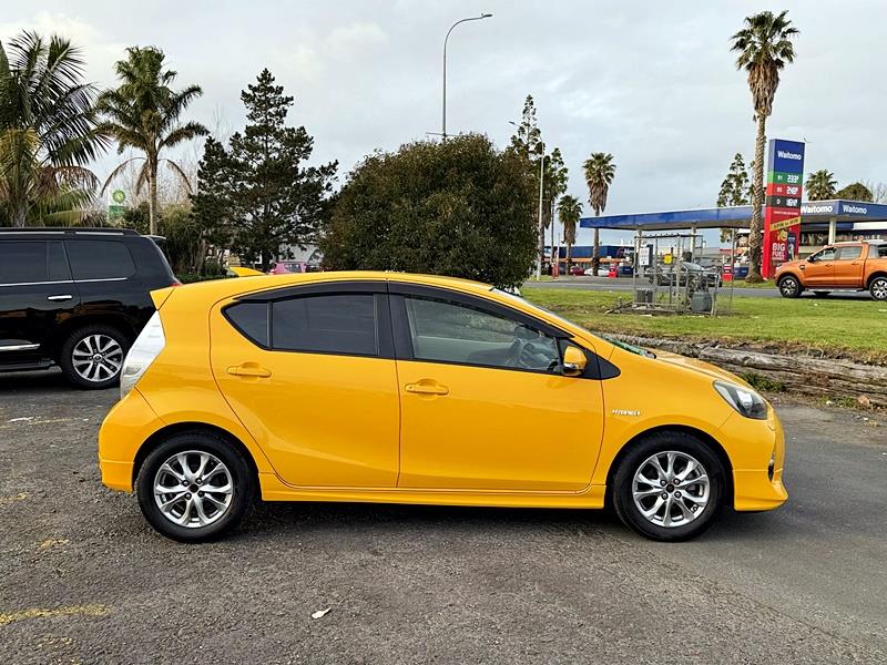 2012 Toyota Aqua Carousel 2