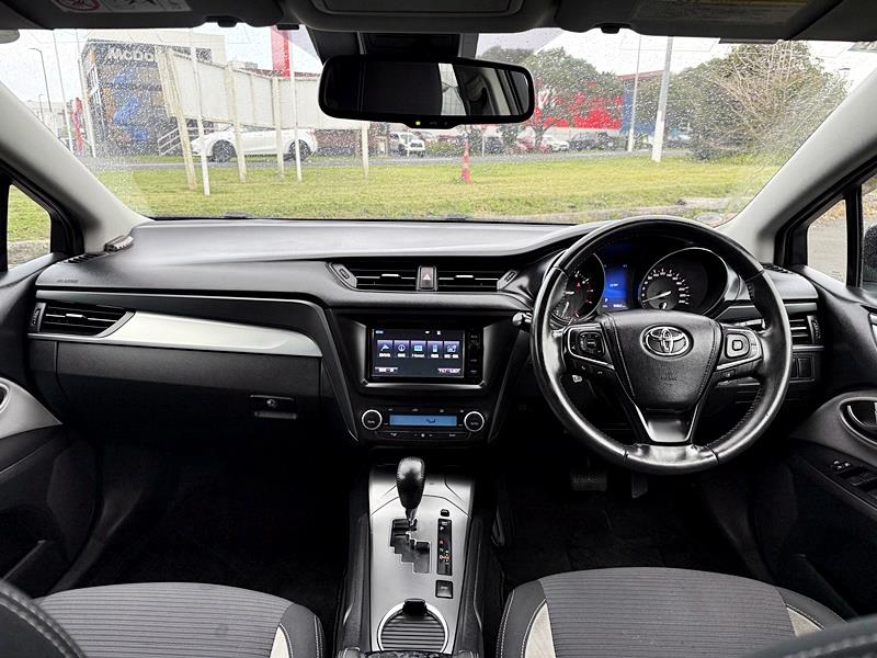 2016 Toyota Avensis Wagon Carousel 6