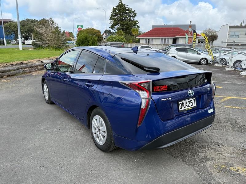 2016 Toyota Prius Carousel 11