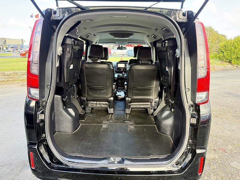 2015 Toyota Noah Hybrid Carousel 1