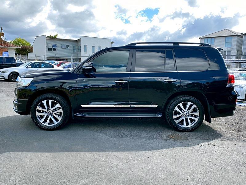 2020 Toyota Land Cruiser ZX Carousel 9
