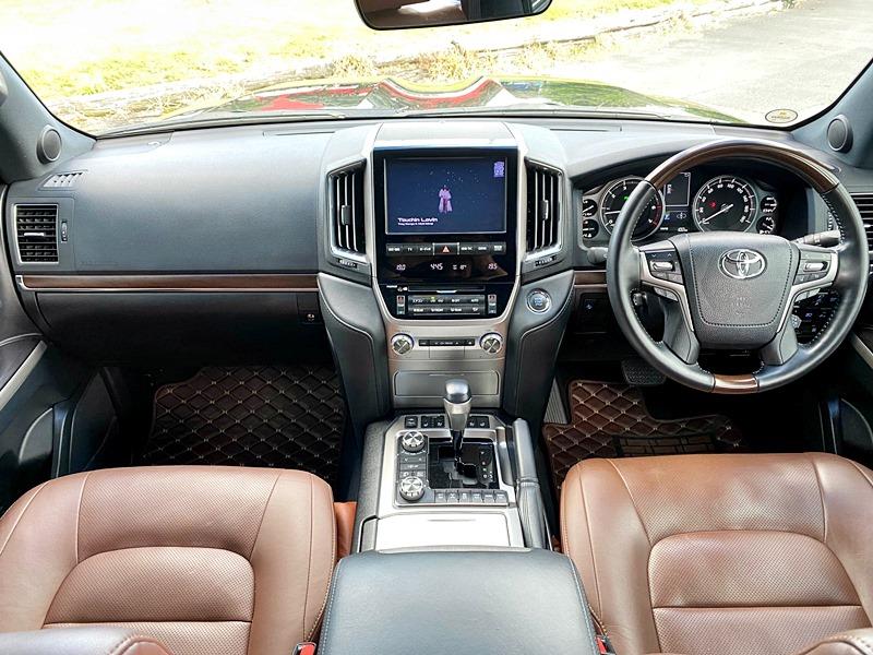 2020 Toyota Land Cruiser ZX Carousel 1