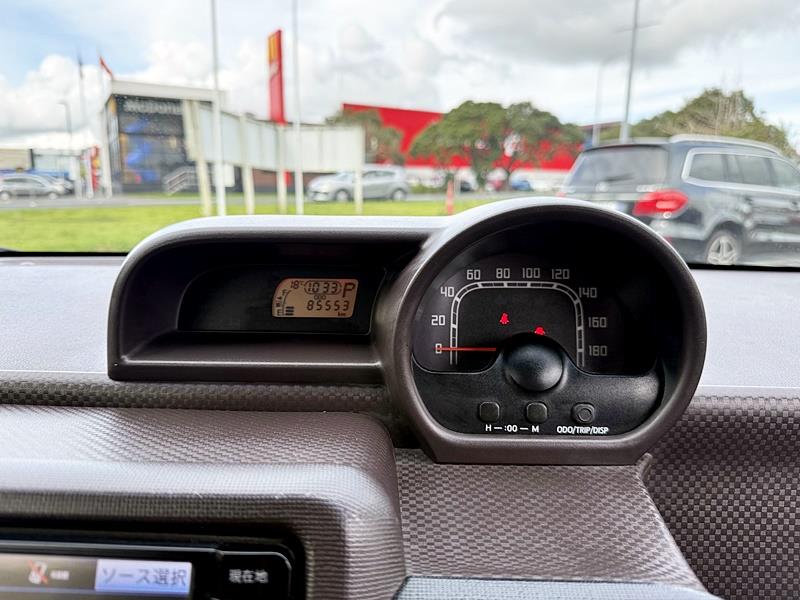 2015 Toyota Spade G Carousel 5