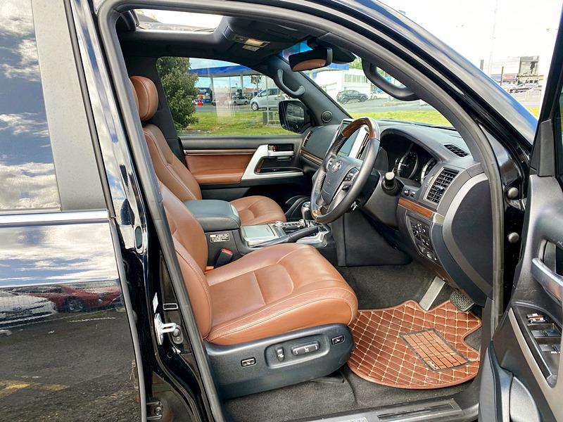 2020 Toyota Land Cruiser ZX Carousel 2