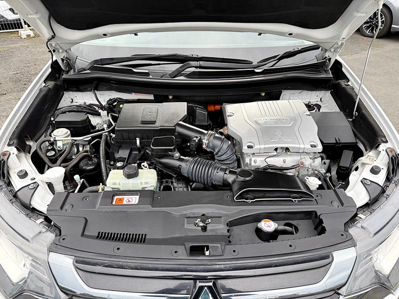 2015 Mitsubishi Outlander PHEV 4WD Carousel 8