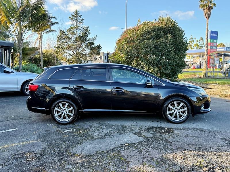 2013 Toyota Avensis Wagon Carousel 10