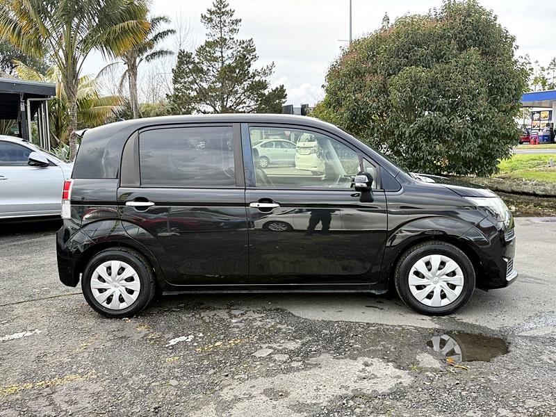 2015 Toyota Spade G Carousel 10