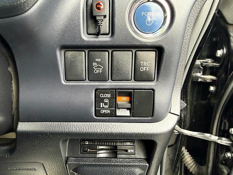2015 Toyota Noah Hybrid Carousel 7