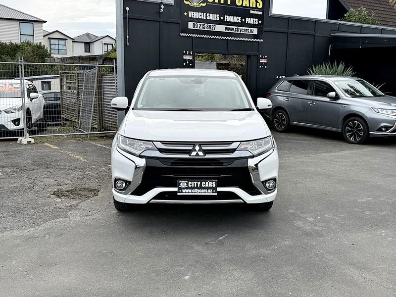 2015 Mitsubishi Outlander PHEV 4WD Carousel 17