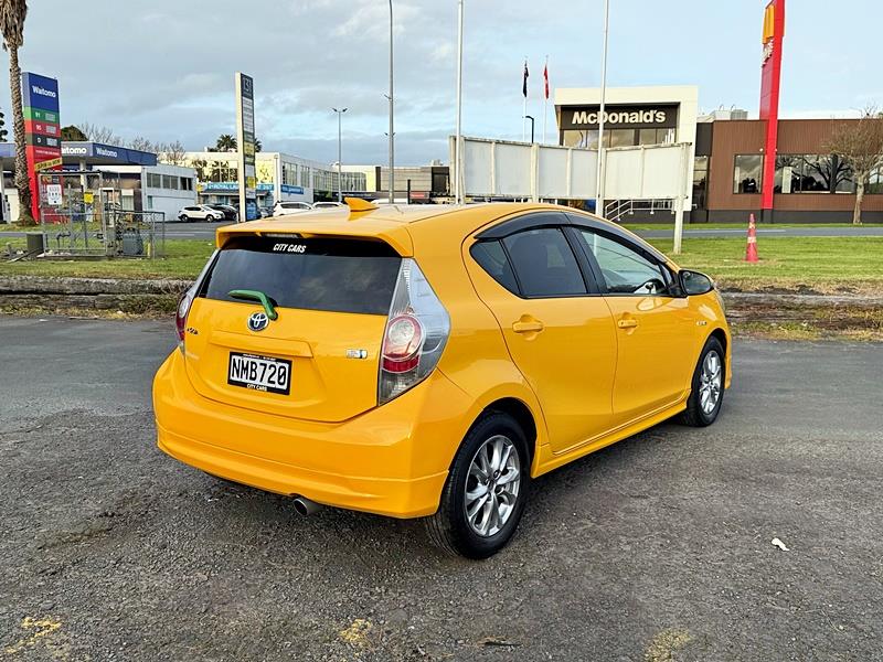 2012 Toyota Aqua Carousel 3