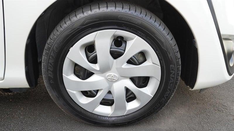 2018 Toyota Sienta Hybrid 7 Seats! Carousel 9