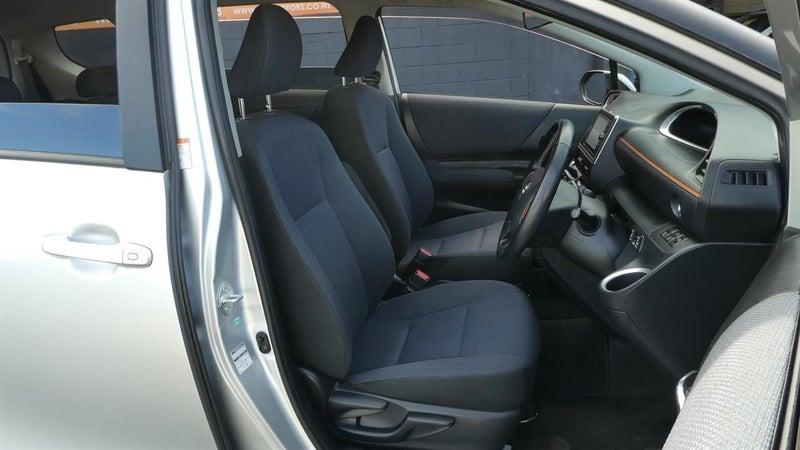 2017 Toyota Sienta Hybrid 7 Seats! Carousel 10