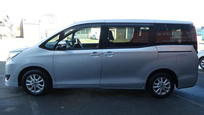 2021 Toyota Noah HYBRID 7 SEATER Carousel 6