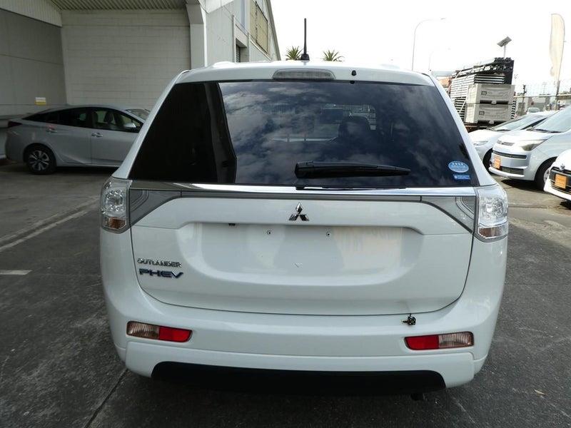 2013 Mitsubishi Outlander PHEV 2.0G PREMIUM PACKAGE Carousel 5