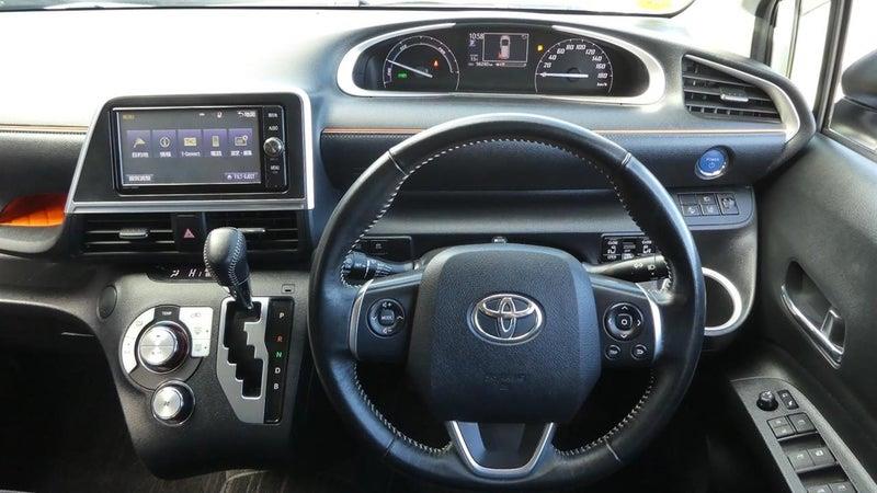 2017 Toyota Sienta Hybrid 7 Seats! Carousel 18