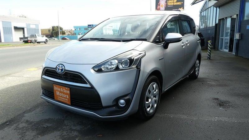 2017 Toyota Sienta Hybrid 7 Seats! Carousel 6