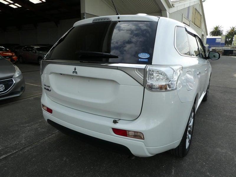 2013 Mitsubishi Outlander PHEV 2.0G PREMIUM PACKAGE Carousel 4