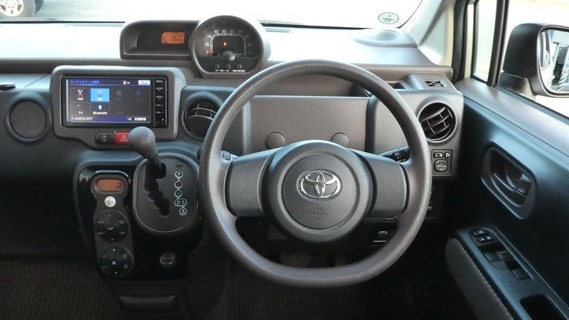 2014 Toyota Spade F Carousel 2