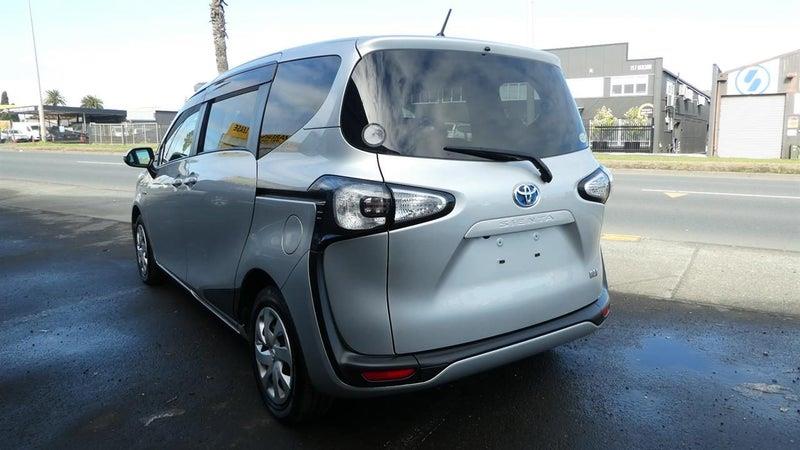 2017 Toyota Sienta Hybrid 7 Seats! Carousel 4