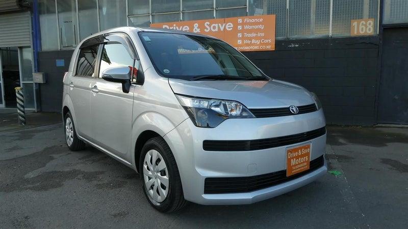 2014 Toyota Spade F Carousel 4