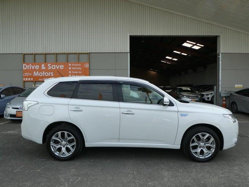 2013 Mitsubishi Outlander PHEV 2.0G PREMIUM PACKAGE Carousel 2