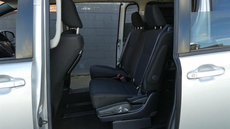 2021 Toyota Noah HYBRID 7 SEATER Carousel 17