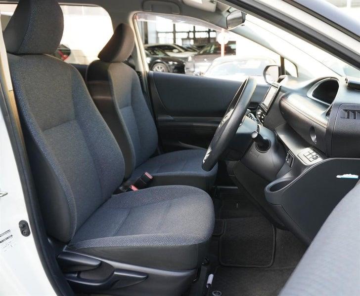 2018 Toyota Sienta Hybrid 7 Seats! Carousel 10