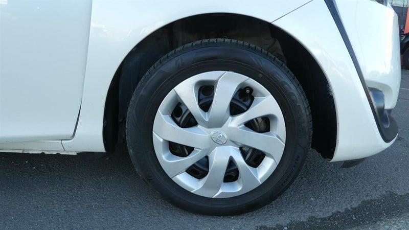 2016 Toyota Sienta 7 seater Carousel 8