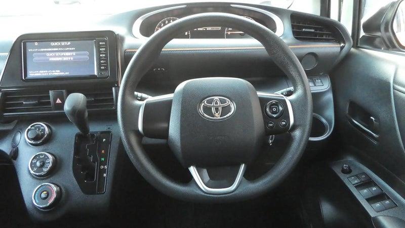 2016 Toyota Sienta 7 seater Carousel 18