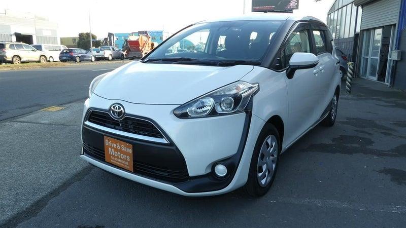 2016 Toyota Sienta 7 seater Carousel 6