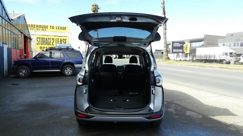 2017 Toyota Sienta Hybrid 7 Seats! Carousel 13
