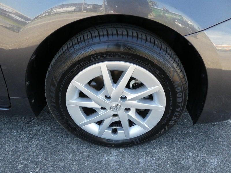 2017 Toyota Prius Alpha 7 Seater!Radar Cruise control! Carousel 9